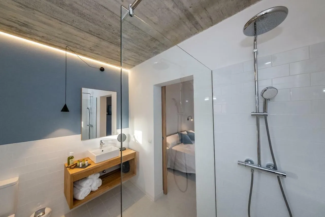 Hotel M - 27 Es Mercadal 3*,