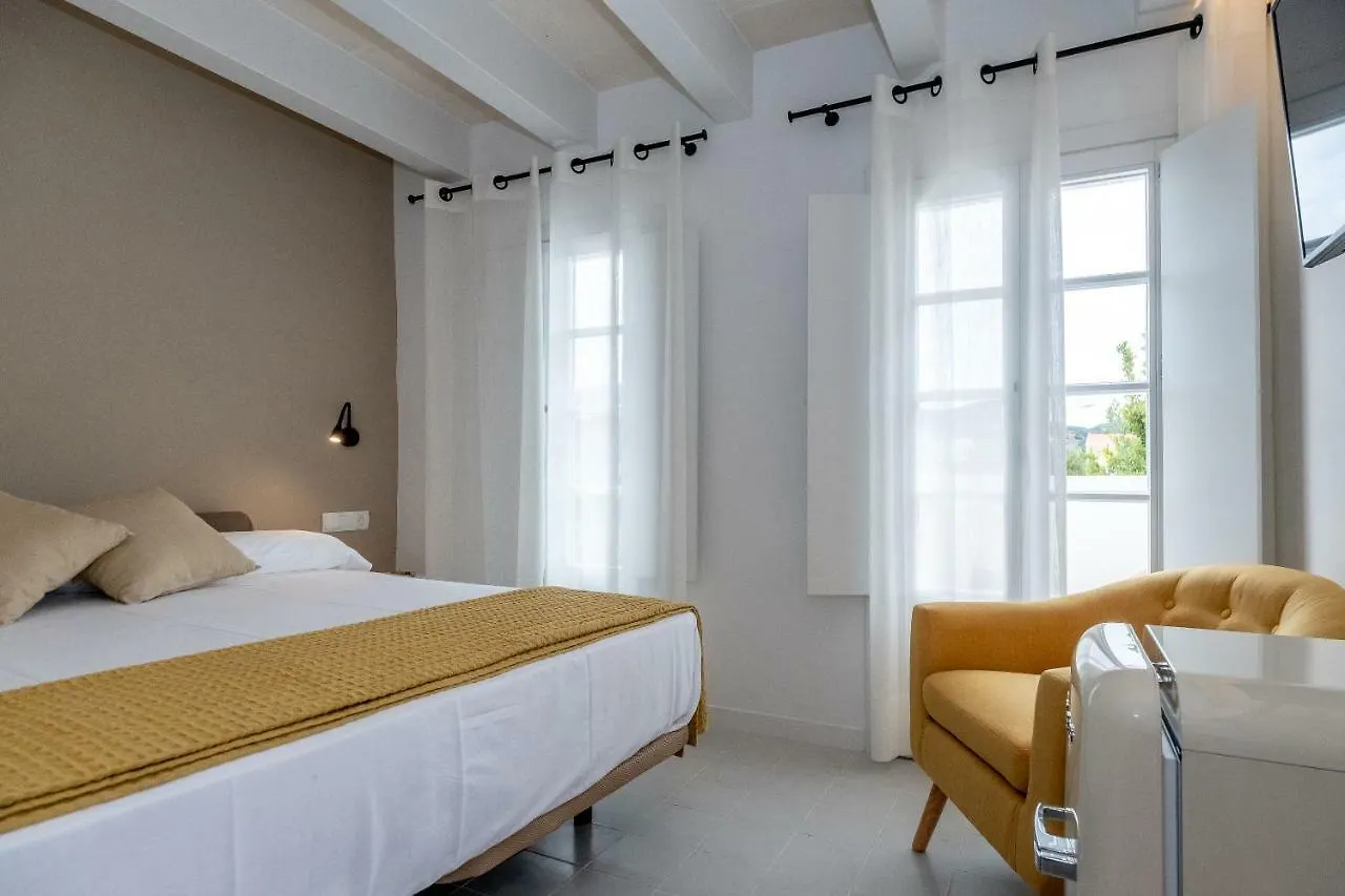 Hotel M - 27 Es Mercadal 3*,